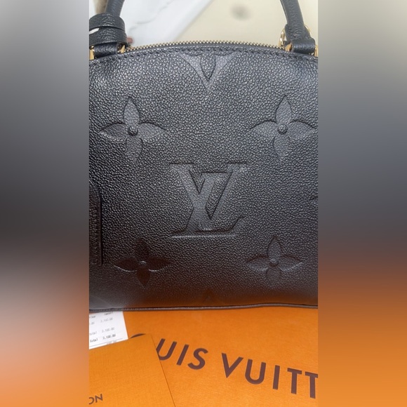 Louis Vuitton Petit Palais - Picture 2 of 9